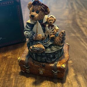 1995 Boyds Bears Plays Tune: "Let Me Be Your Teddy Bear" Music Box Ceramic